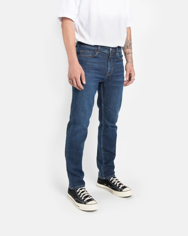 Tapered fit jeans in mid blue - Hotpant